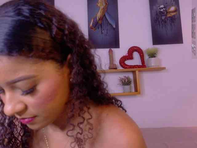 sophia-brunette webcam