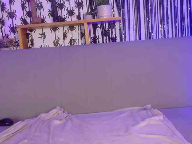 sophia-brunette webcam