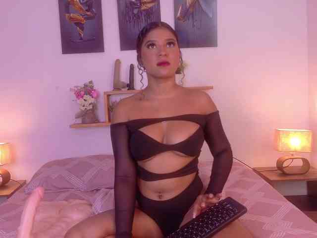 sophia-brunette webcam