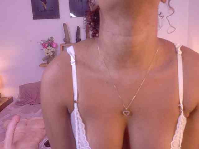 sophia-brunette webcam