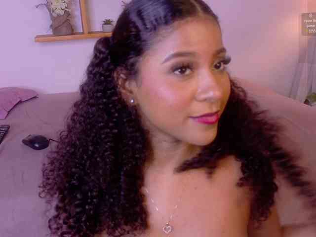 sophia-brunette webcam