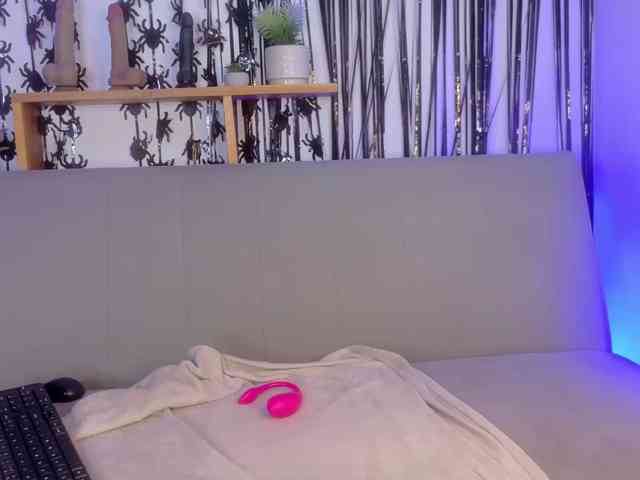 sophia-brunette webcam