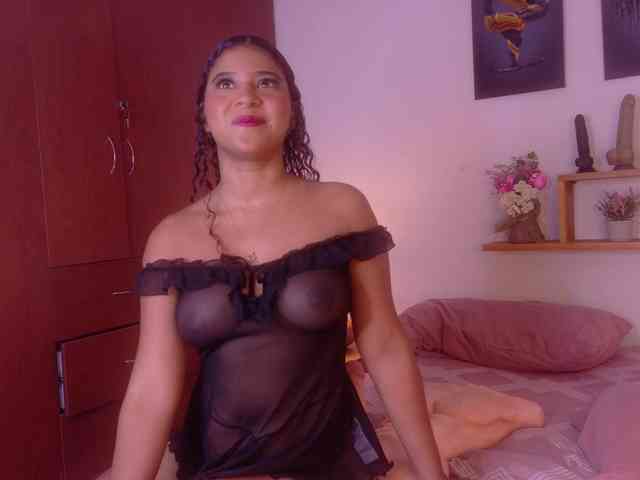 sophia-brunette webcam