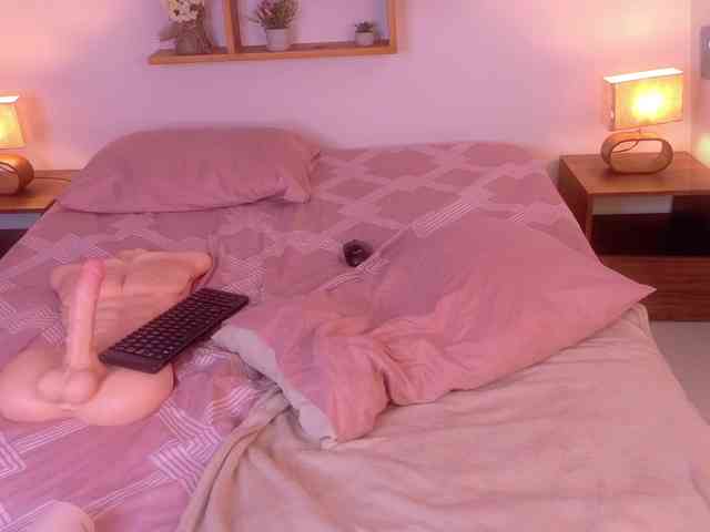 sophia-brunette webcam