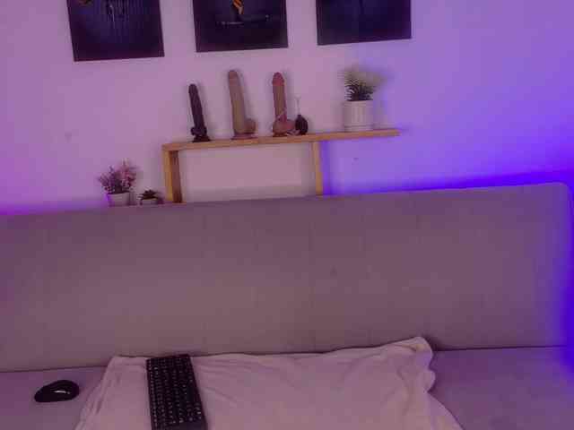sophia-brunette webcam
