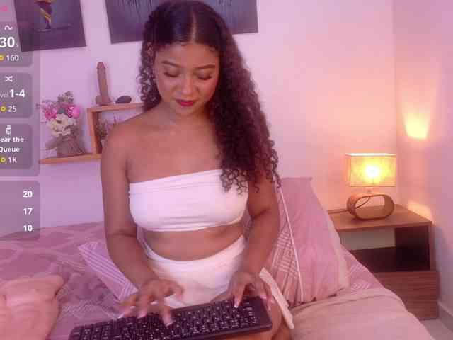 sophia-brunette webcam