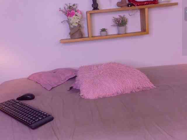 sophia-brunette webcam
