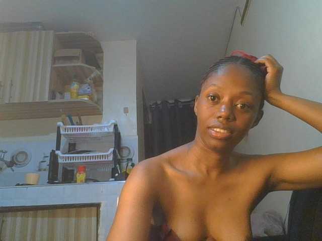 Juicygirl98 live cam on BongaCams