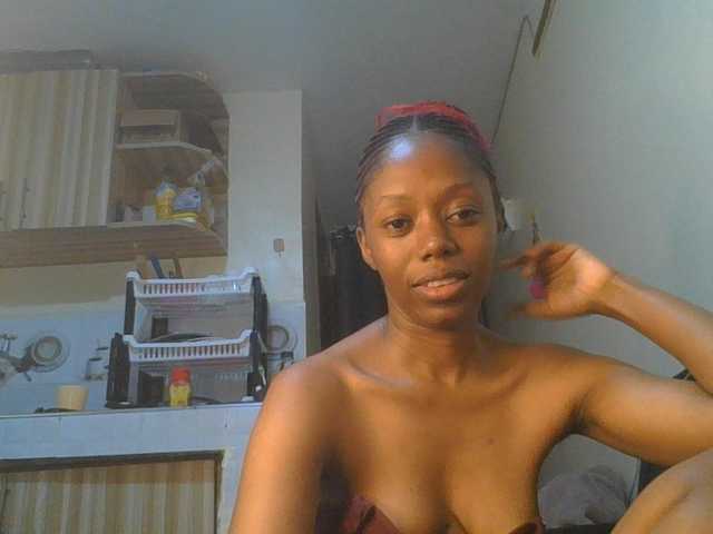 Juicygirl98 live cam on BongaCams