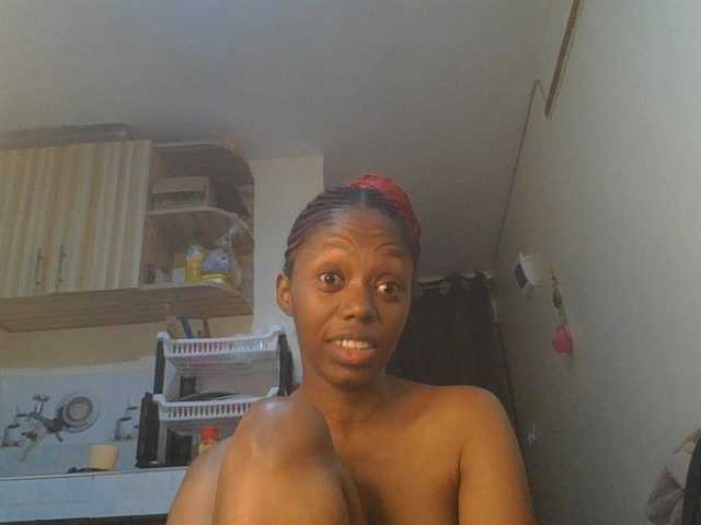 Juicygirl98 live cam on BongaCams