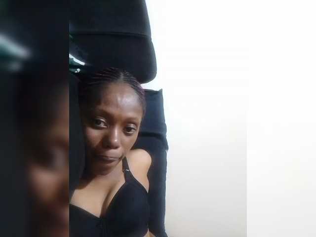 Juicygirl98 live cam on BongaCams