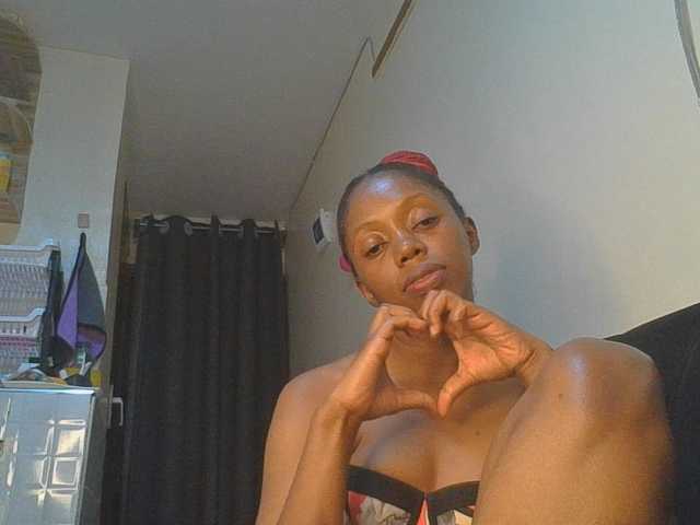 Juicygirl98 live cam on BongaCams
