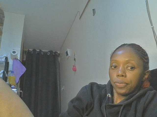Juicygirl98 live cam on BongaCams