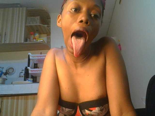 Juicygirl98 live cam on BongaCams