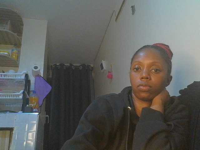 Juicygirl98 live cam on BongaCams