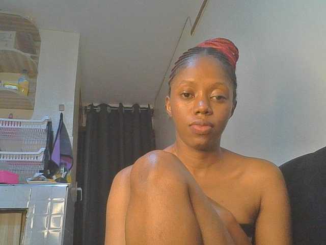 Juicygirl98 live cam on BongaCams
