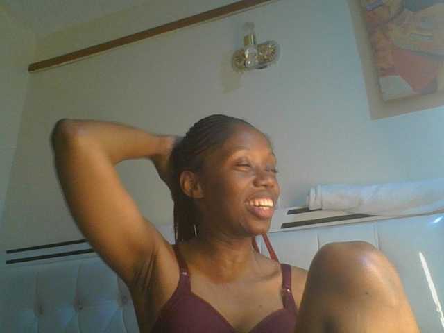 Juicygirl98 live cam on BongaCams