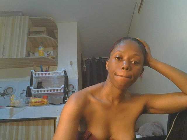 Juicygirl98 live cam on BongaCams