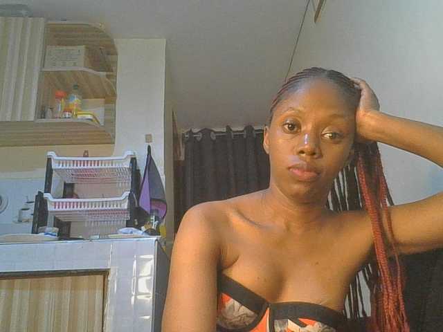 Juicygirl98 live cam on BongaCams
