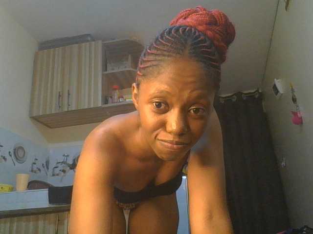 Juicygirl98 live cam on BongaCams