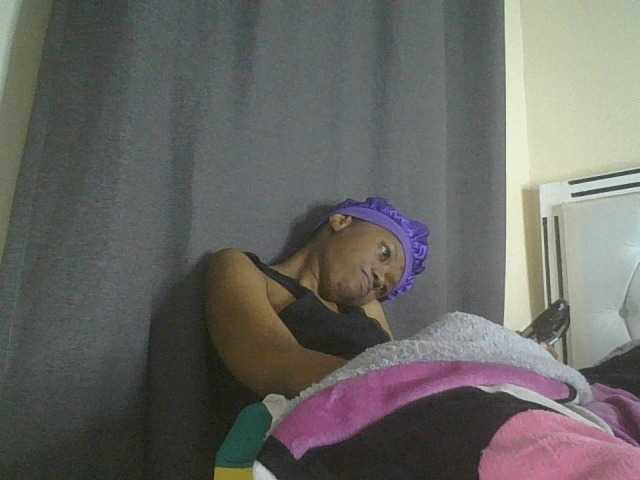 Juicygirl98 live cam on BongaCams