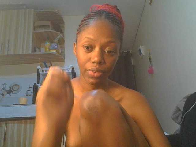 Juicygirl98 live cam on BongaCams