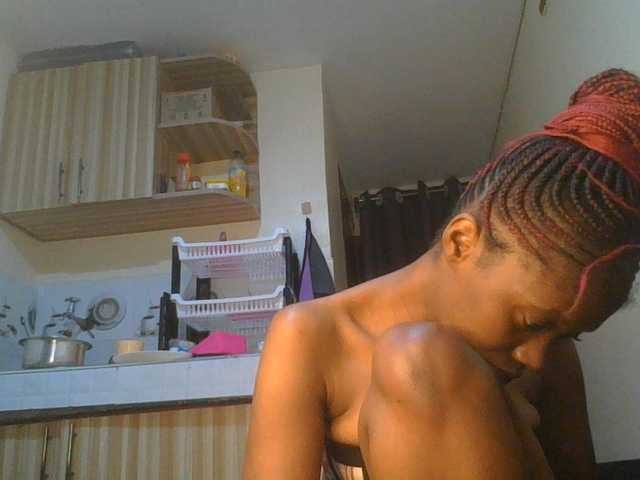 Juicygirl98 live cam on BongaCams