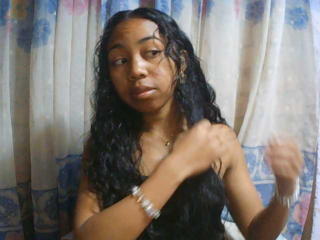Natalie-Luxa live cam on BongaCams