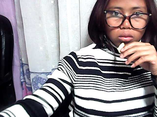 Natalie-Luxa live cam on BongaCams