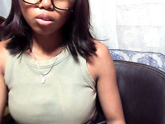 Natalie-Luxa live cam on BongaCams
