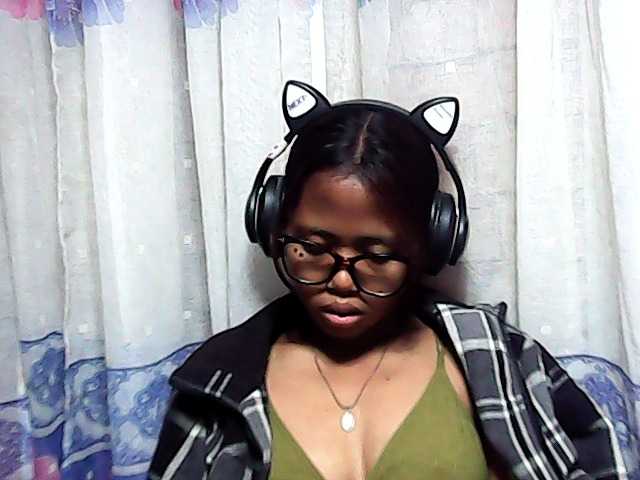 Natalie-Luxa live cam on BongaCams