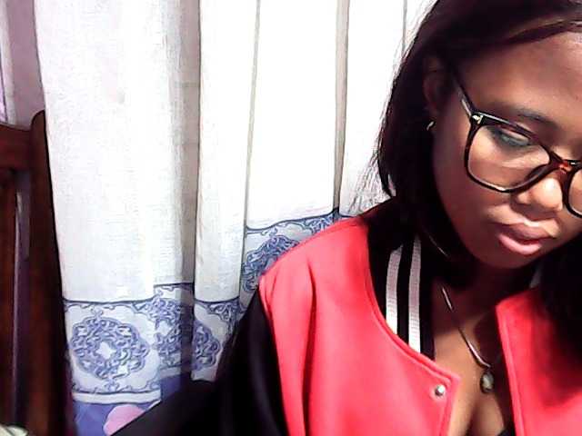 Natalie-Luxa live cam on BongaCams