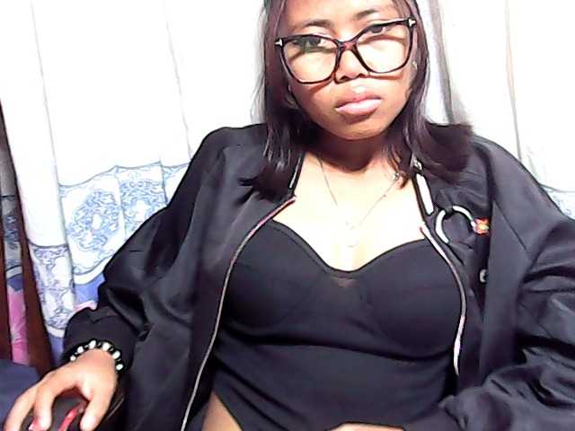Natalie-Luxa live cam on BongaCams