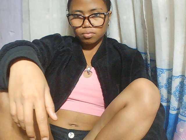 Natalie-Luxa live cam on BongaCams