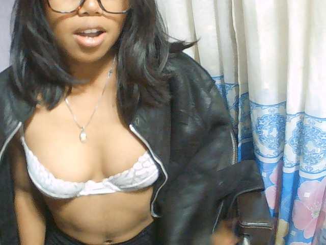 Natalie-Luxa live cam on BongaCams
