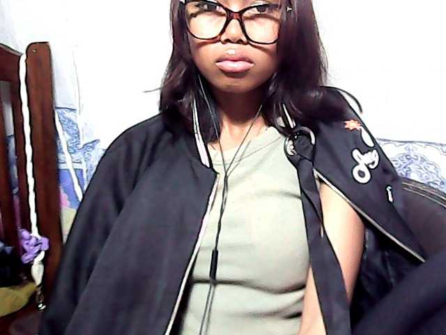 Natalie-Luxa live cam on BongaCams