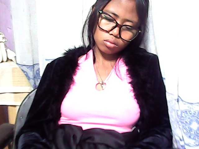 Natalie-Luxa live cam on BongaCams