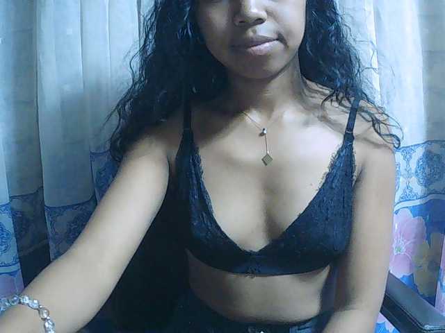 Natalie-Luxa live cam on BongaCams