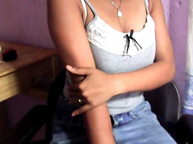 Natalie-Luxa live cam on BongaCams