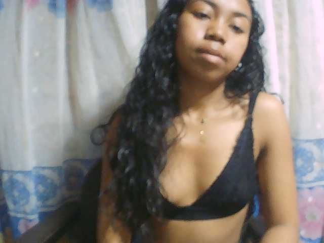 Natalie-Luxa live cam on BongaCams
