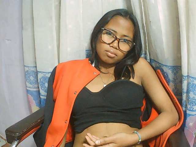 Natalie-Luxa live cam on BongaCams