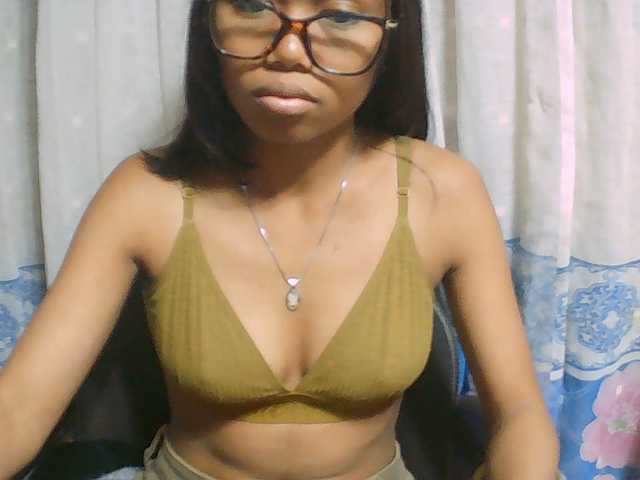 Natalie-Luxa live cam on BongaCams