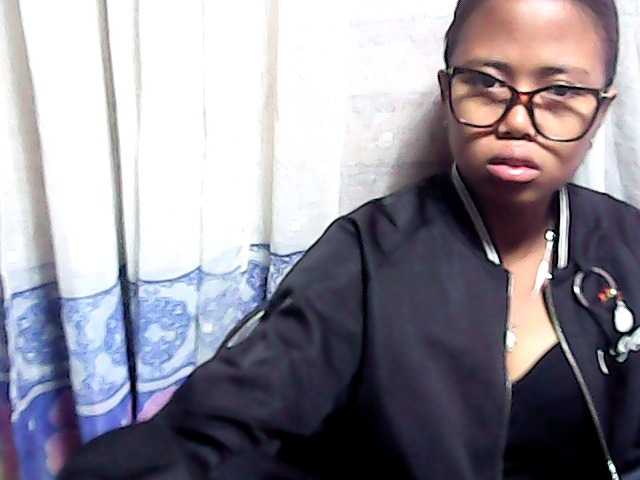 Natalie-Luxa live cam on BongaCams