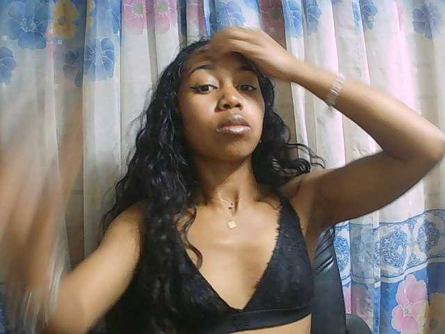 Natalie-Luxa live cam on BongaCams