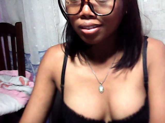 Natalie-Luxa live cam on BongaCams