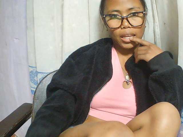 Natalie-Luxa live cam on BongaCams