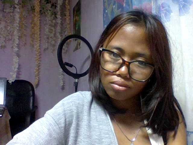 Natalie-Luxa live cam on BongaCams