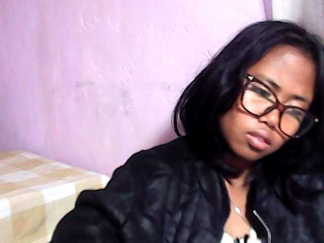 Natalie-Luxa live cam on BongaCams