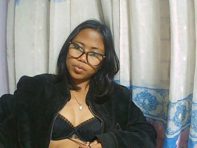 Natalie-Luxa live cam on BongaCams