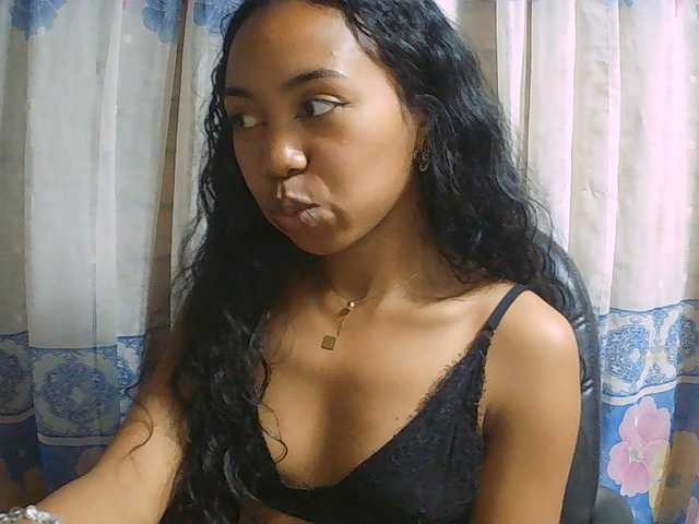 Natalie-Luxa live cam on BongaCams